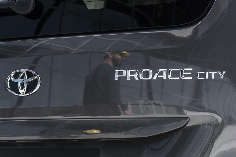Логотип Toyota ProAce City Verso Long 2019 года  (EU) (фото 24 из 34)
